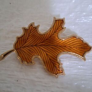 Enameled Leaf Brooch Pin Vintage Decorative Fall Themed Women's Jewelry